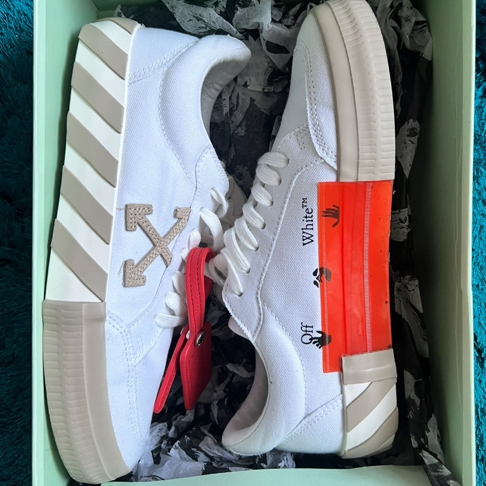 Off-White Tan and White Vulcanized Sneakers with Signature Red Tag
